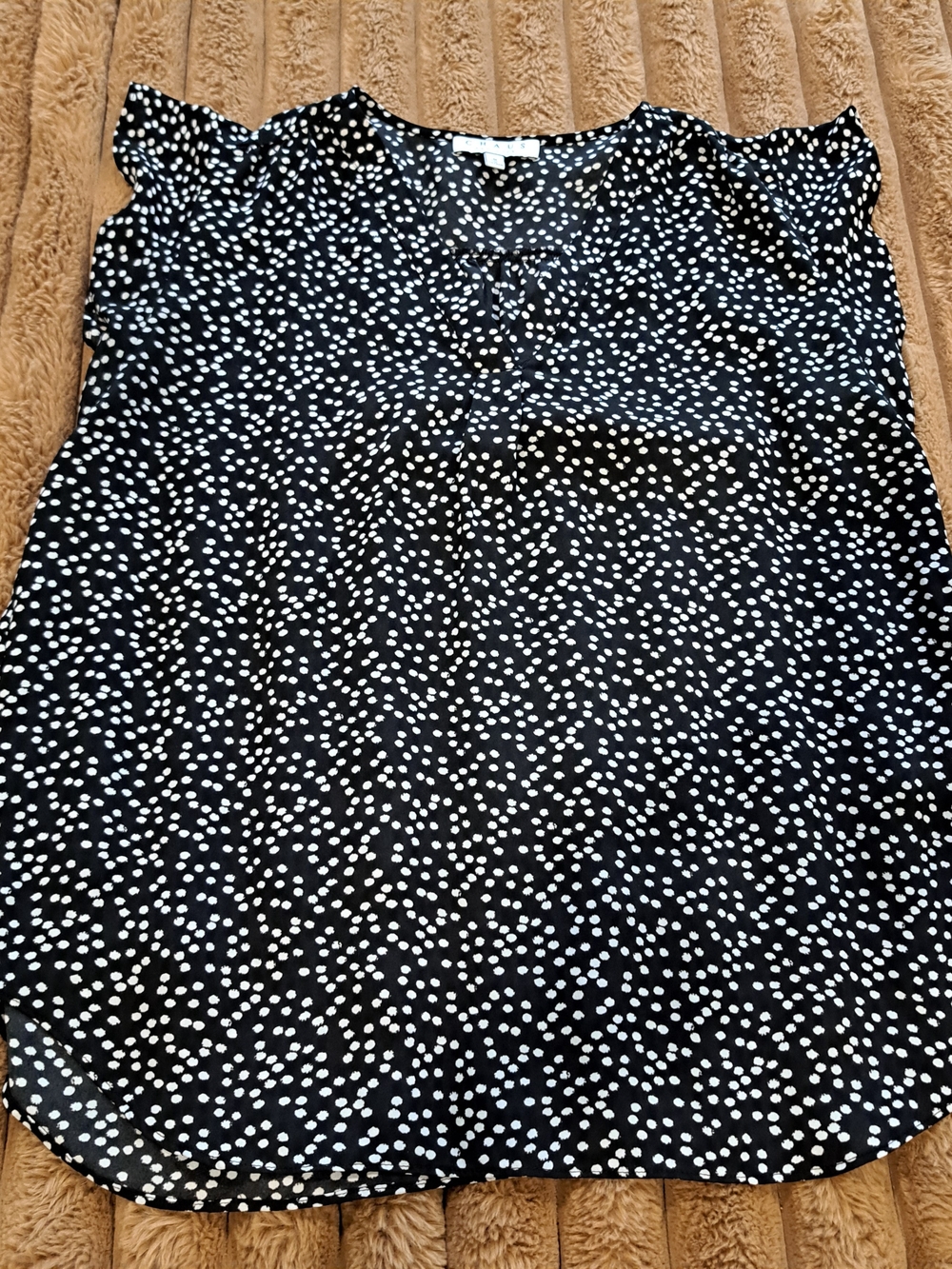 Chaus Top Womens Medium Black Polka Dots Tank Flutter Sleeve Lightweight Blouse